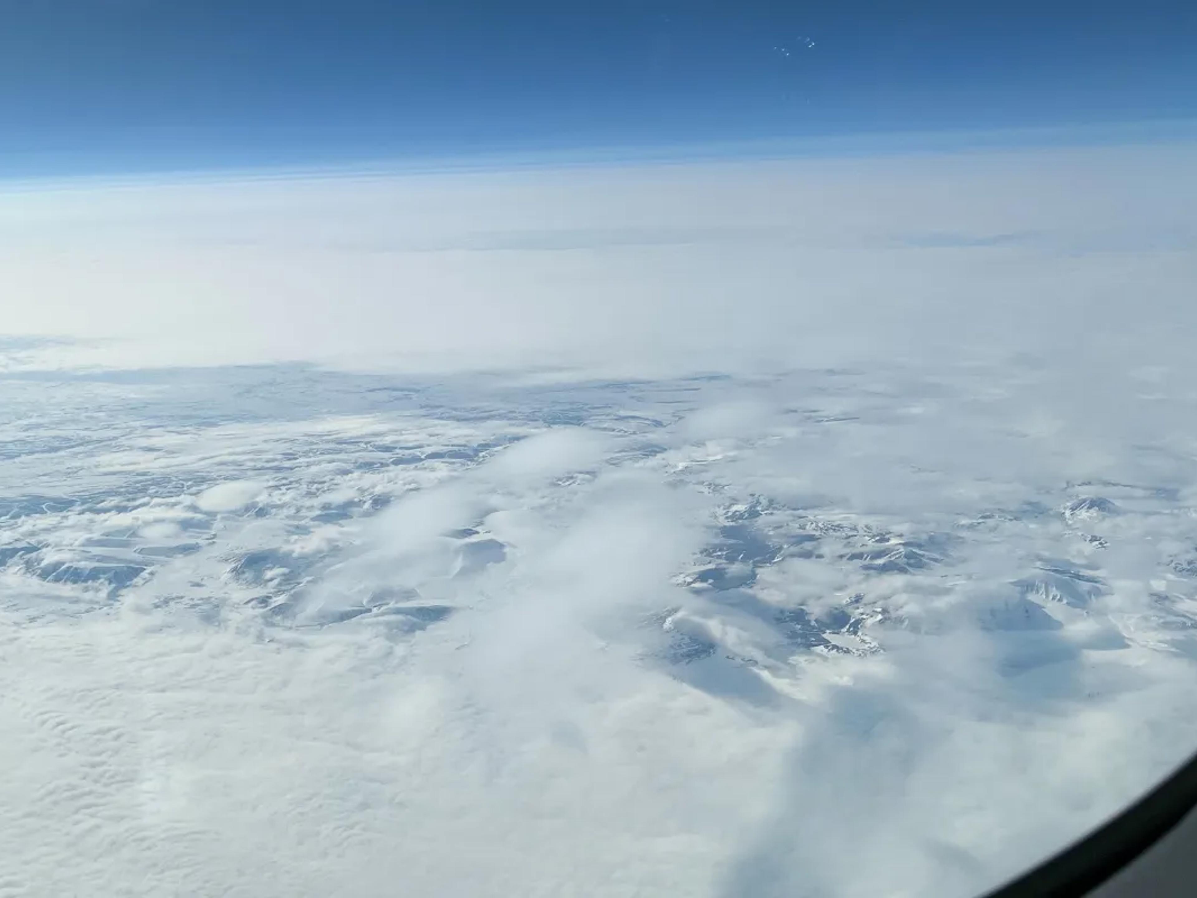 Nordpolen fra et cockpit vindue.